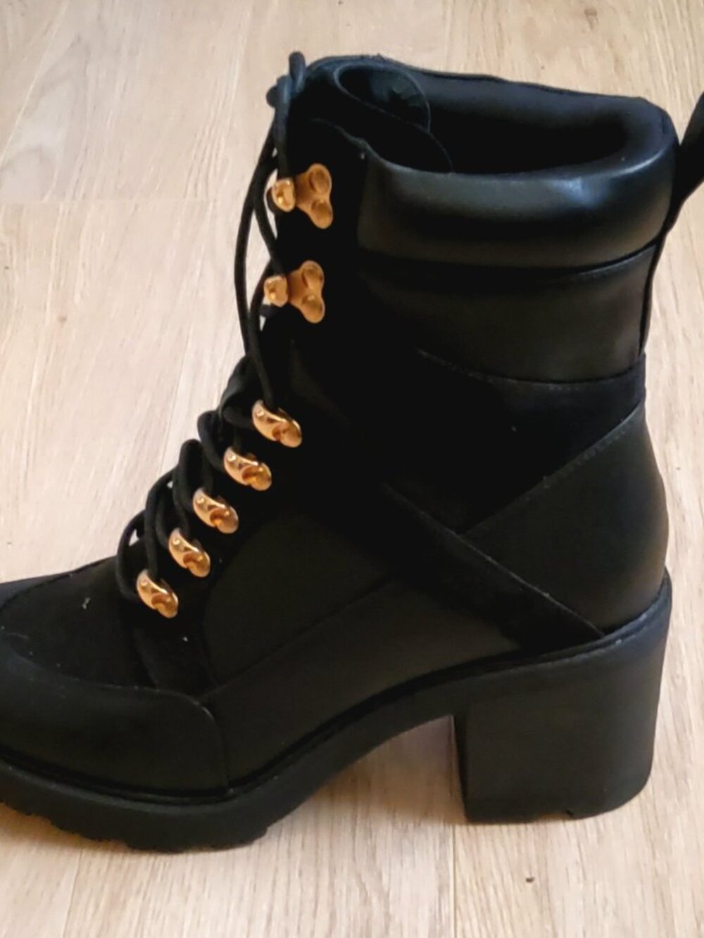 New JustFab Black Lace-Up Block Heel Booties Suede Accents Size 9